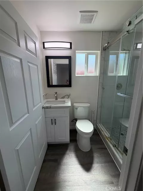 Bath - 5875 Challen Ave, Riverside, CA 92503 photo 1 of 6