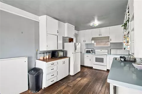 Kitchen - 6100 Pachappa Dr, Riverside, CA 92506 photo 2 of 4