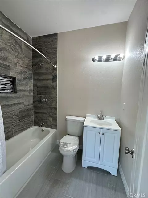 Bath - 261 Kendall Ave, San Bernardino, CA 92410 photo 2 of 2