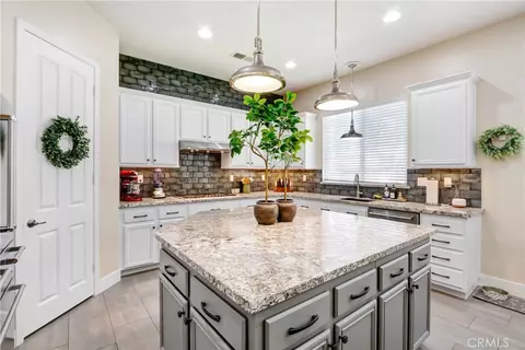 Kitchen - 36220 Eagle, Beaumont, CA 92223 photo 3 of 5