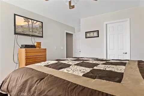 Bedroom - 919 Venus Way, Crestline, CA 92325 photo 6 of 10