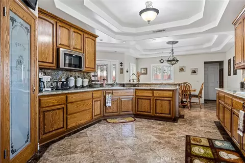 Kitchen - 919 Venus Way, Crestline, CA 92325 photo 3 of 3