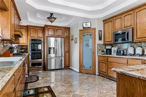 Kitchen - 919 Venus Way, Crestline, CA 92325 photo 1 of 3