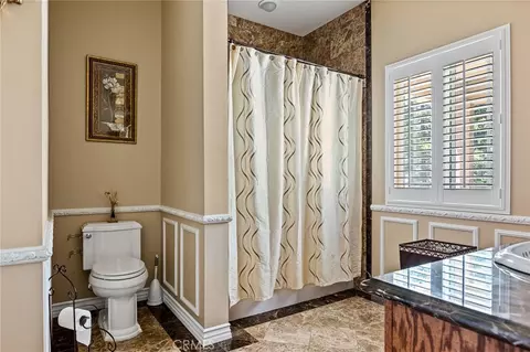 Bath - 919 Venus Way, Crestline, CA 92325 photo 4 of 5