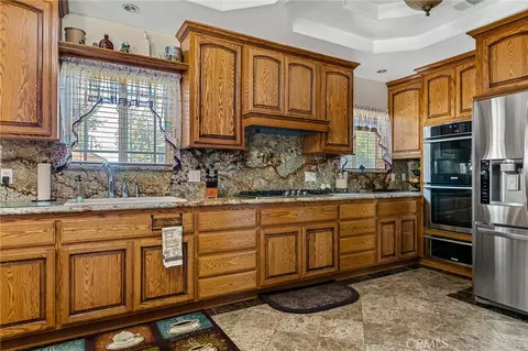 Kitchen - 919 Venus Way, Crestline, CA 92325 photo 2 of 3