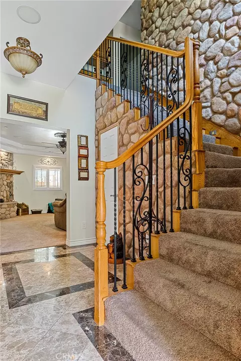 Entry Way - 919 Venus Way, Crestline, CA 92325 photo 3 of 4
