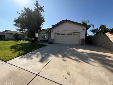 Exterior - 33825 Glenoaks, Yucaipa, CA 92399 photo 3 of 5