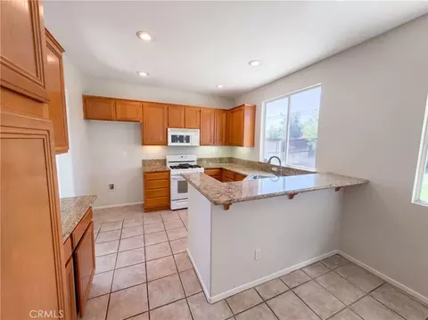 Kitchen - 33825 Glenoaks, Yucaipa, CA 92399 photo 1 of 3