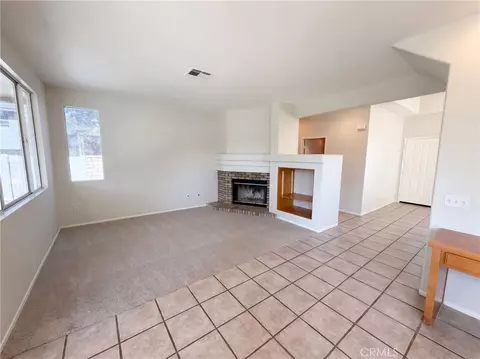 Living - 33825 Glenoaks, Yucaipa, CA 92399 photo 3 of 4