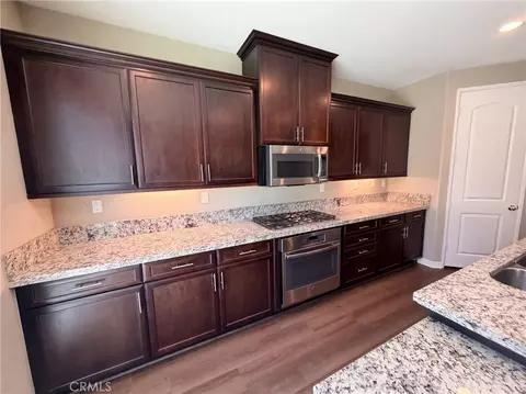 Kitchen - 45118 Morgan Hts, Temecula, CA 92592 photo 4 of 6