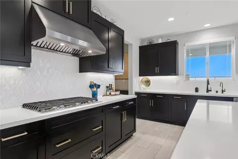 Kitchen - 1055 Vista Ct, Riverside, CA 92506 photo 4 of 7
