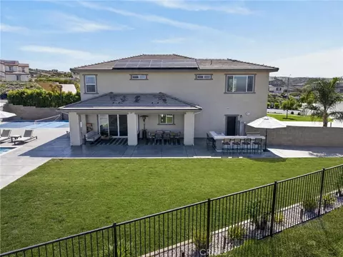 Exterior - 1055 Vista Ct, Riverside, CA 92506 photo 10 of 27