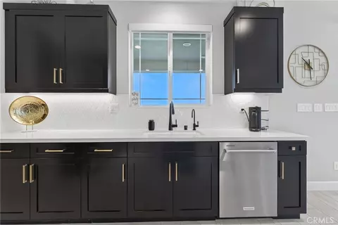 Kitchen - 1055 Vista Ct, Riverside, CA 92506 photo 5 of 7