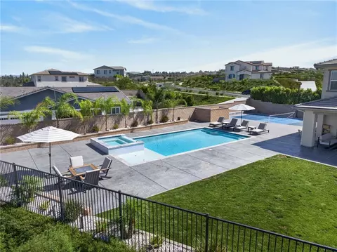 Exterior - 1055 Vista Ct, Riverside, CA 92506 photo 11 of 27