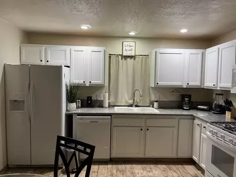 Kitchen - 22903 Waters Dr, Crestline, CA 92325 photo 1 of 1