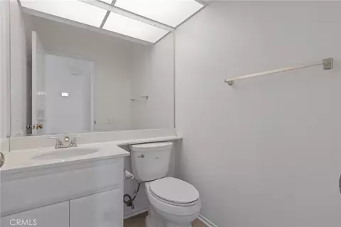 Bath - 15361 Hunsaker Ave #A, Paramount, CA 90723 photo 2 of 4