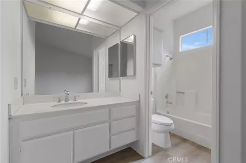 Bath - 15361 Hunsaker Ave #A, Paramount, CA 90723 photo 3 of 4