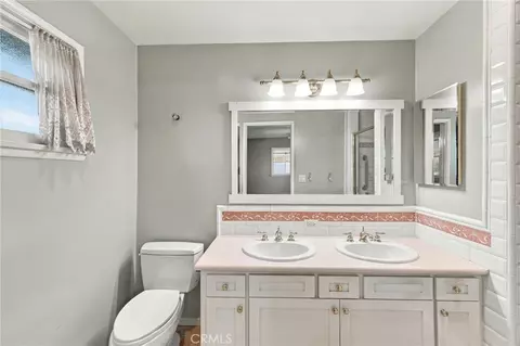 Bath - 4045 Chapman, Riverside, CA 92506 photo 3 of 6