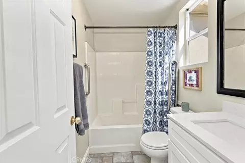 Bath - 12563 Avocado, Riverside, CA 92503 photo 2 of 5