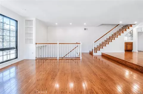 18100 Burbank, Tarzana, CA 91356