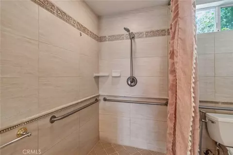 Bath - 2732 Mary St, Riverside, CA 92506 photo 2 of 4