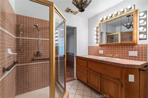 Bath - 2732 Mary St, Riverside, CA 92506 photo 3 of 4