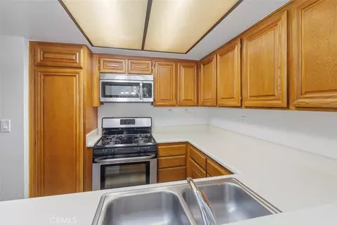 Kitchen - 600 Central, Riverside, CA 92507 photo 3 of 4