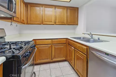 Kitchen - 600 Central, Riverside, CA 92507 photo 2 of 4
