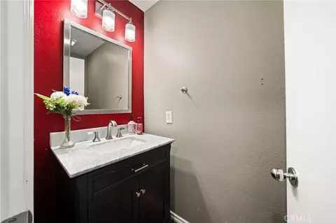Bath - 14139 Stanislaus Ct, Fontana, CA 92336 photo 1 of 3