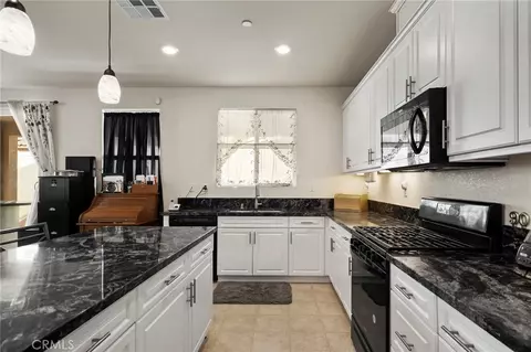 Kitchen - 35944 Dylan Ct, Beaumont, CA 92223 photo 3 of 4