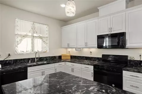 Kitchen - 35944 Dylan Ct, Beaumont, CA 92223 photo 4 of 4