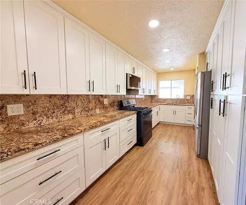 Kitchen - 27276 Main, Highland, CA 92346 photo 1 of 1
