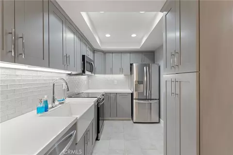 Kitchen - 127 W Glaucus St #B, Encinitas, CA 92024 photo 3 of 3