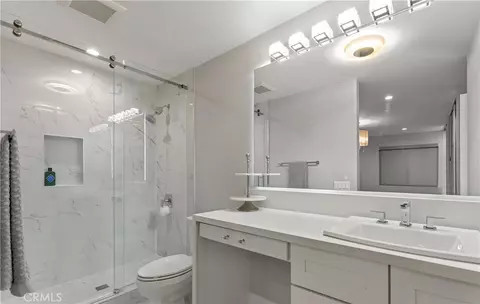 Bath - 127 W Glaucus St #B, Encinitas, CA 92024 photo 3 of 3