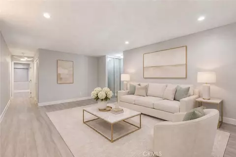 Living - 127 W Glaucus St #B, Encinitas, CA 92024 photo 1 of 3