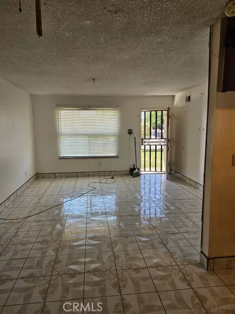 Living - 847 S S Frst, Bloomington, CA 92316 photo 1 of 2
