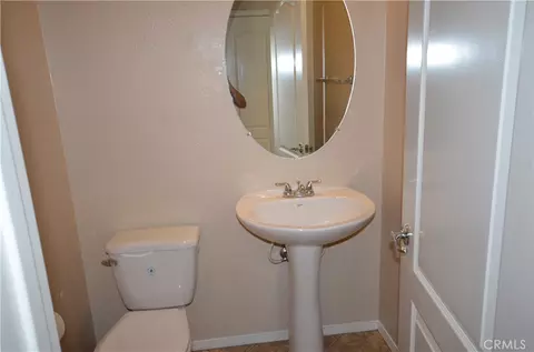 Bath - 3044 Kalei, Perris, CA 92571 photo 3 of 6