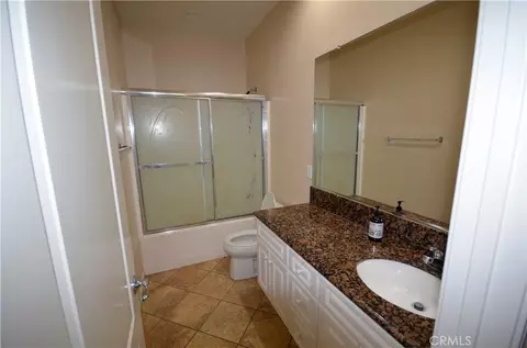 Bath - 3044 Kalei, Perris, CA 92571 photo 1 of 6