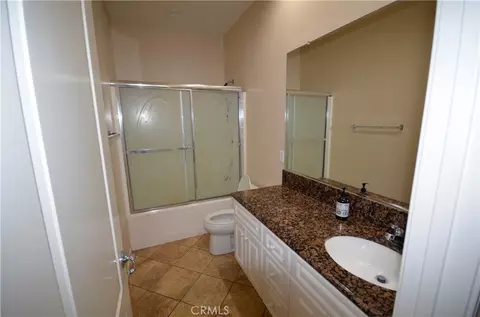 Bath - 3044 Kalei, Perris, CA 92571 photo 2 of 6