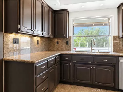 Kitchen - 35353 Cabrini Dr, Yucaipa, CA 92399 photo 3 of 4