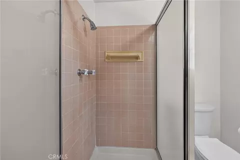 Bath - 425 Blackpine, Corona, CA 92879 photo 5 of 6