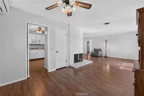 Living - 425 Blackpine, Corona, CA 92879 photo 3 of 6