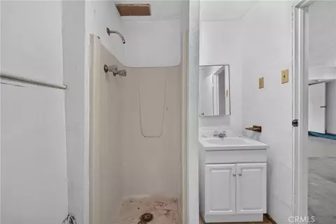 Bath - 425 Blackpine, Corona, CA 92879 photo 6 of 6