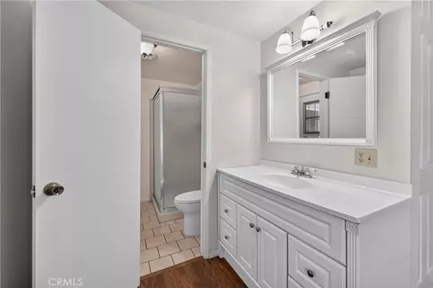 Bath - 425 Blackpine, Corona, CA 92879 photo 4 of 6