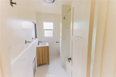 Bath - 149 E Alru, Rialto, CA 92376 photo 2 of 2