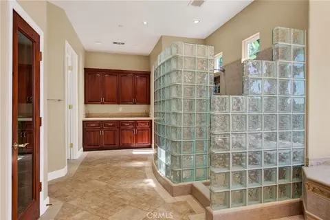 Bath - 2286 Decade Ct, Riverside, CA 92506 photo 6 of 6