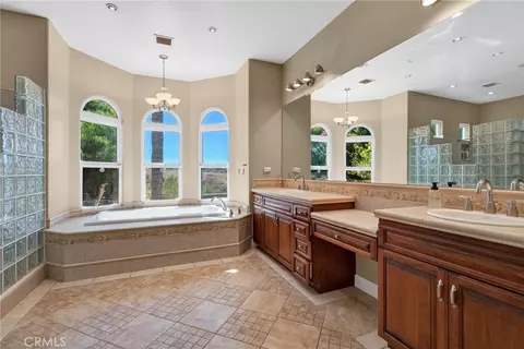 Bath - 2286 Decade Ct, Riverside, CA 92506 photo 5 of 6
