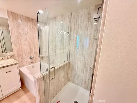 Bath - 1310 E Ocean #407, Long Beach, CA 90802 photo 5 of 5