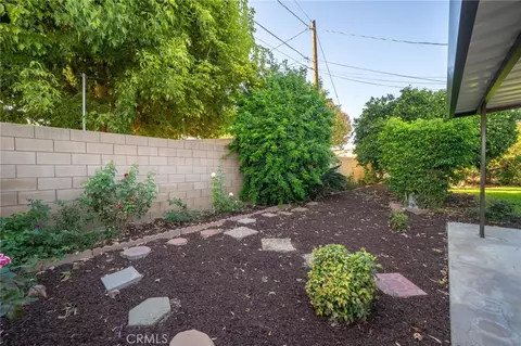 Exterior - 212 N Acacia Ave, Rialto, CA 92376 photo 6 of 11