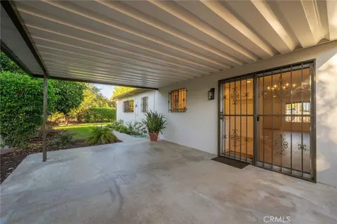 Exterior - 212 N Acacia Ave, Rialto, CA 92376 photo 4 of 11
